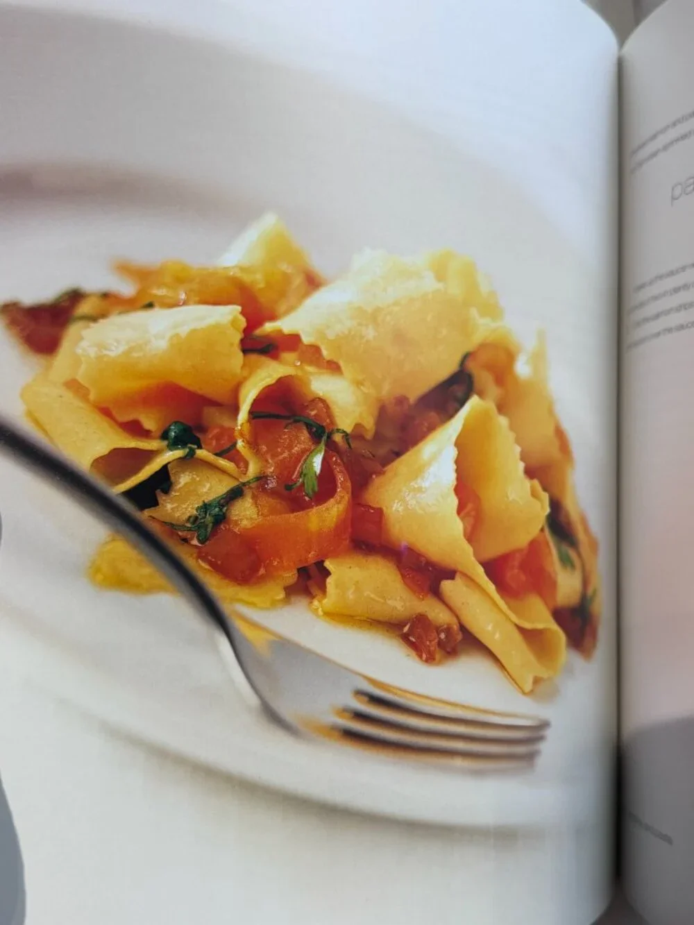 🔥 Gordon Ramsay Cookbook Bundle | Kitchen Heaven + Seafood + Hell's Kitchen 🔥 - Picture 3 of 16